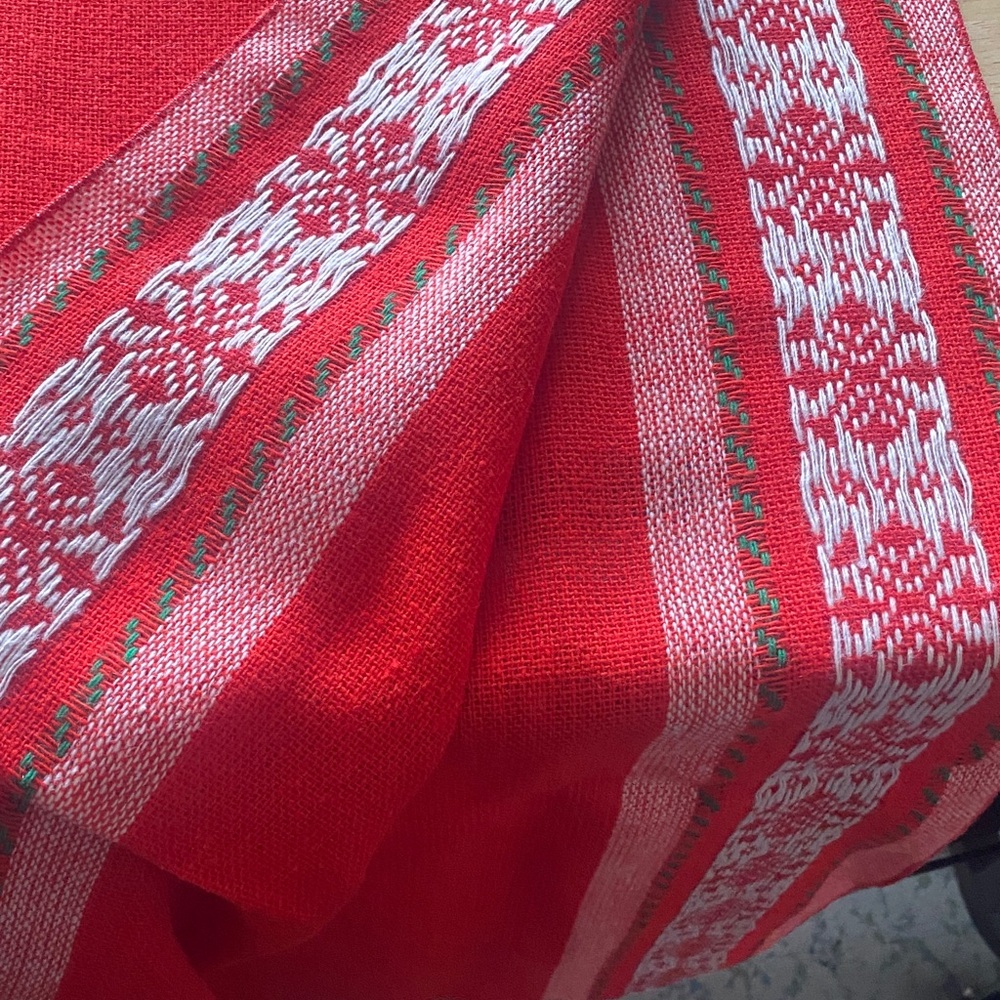 Red/Green Striped Tablecloth - Picture 4 of 4